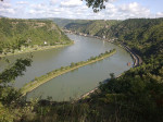 <p>Blick vom Loreleyfelsen auf den Rhein</p>